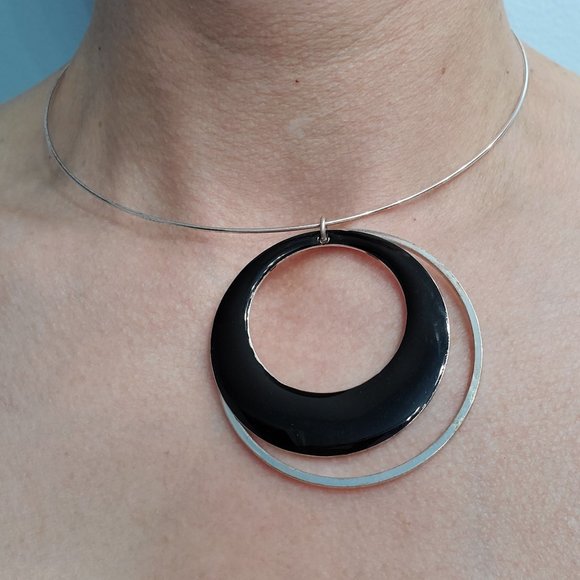 Double circle pendant on silver wire choker - Picture 2 of 2